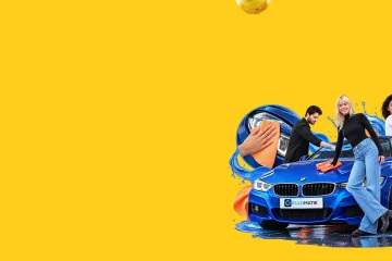 Blue car being dried with Rulomatik microfiber towels