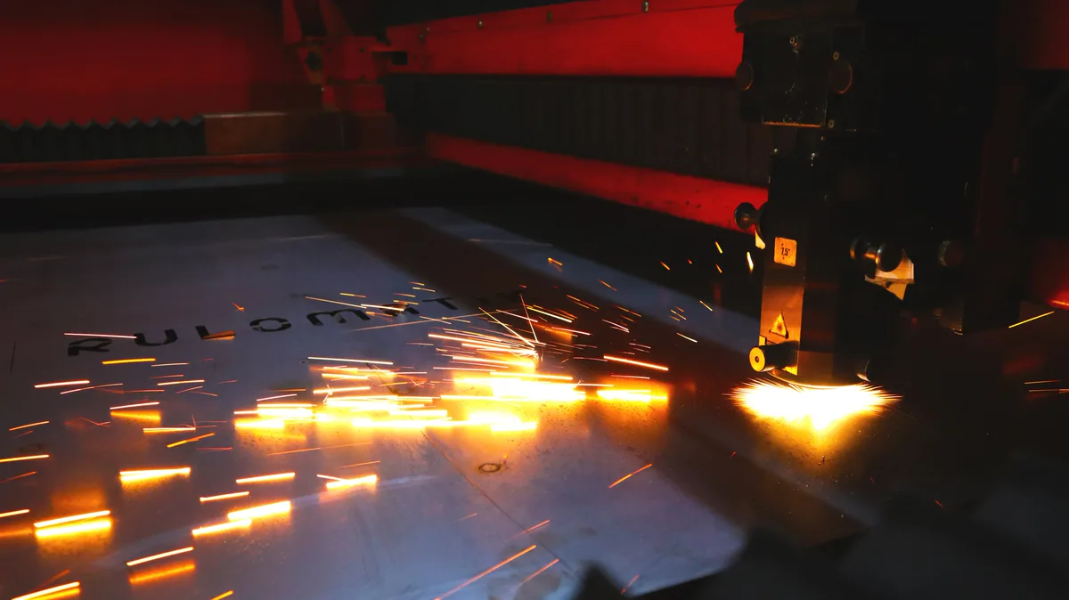 Laser cutting during Rulomatik vending machine production